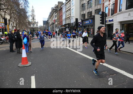 L'équipe derrière la scène est une société appelée Race humaine (www.humanrace.co.uk) offrir des événements de masse depuis près de 30 ans, ayant commencé avec le Royal Windsor d'ailleurs extrêmement difficile de triathlon et de duathlon, appelé le BallBuster autour de Fort Hill en 1991. Banque D'Images