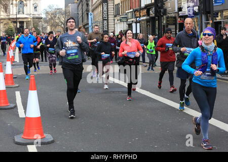 L'équipe derrière la scène est une société appelée Race humaine (www.humanrace.co.uk) offrir des événements de masse depuis près de 30 ans, ayant commencé avec le Royal Windsor d'ailleurs extrêmement difficile de triathlon et de duathlon, appelé le BallBuster autour de Fort Hill en 1991. Banque D'Images