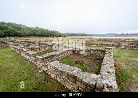 Aquis Querquennis ruines de la colonie romaine Aquis Querquennis. Demeure et les ruines de camp militaire romain le long de la Via Nova Romana - voie romaine con Banque D'Images