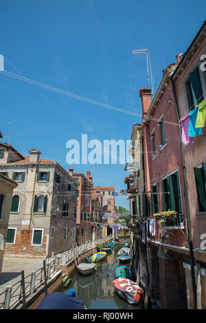 Maisons et des canaux dans le quartier de Castello, Venise, Italie Banque D'Images