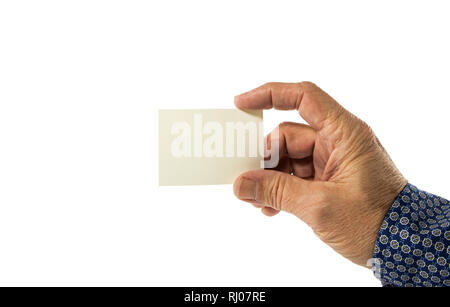 Hand holding blank business card design blanc isolé sur fond blanc Banque D'Images