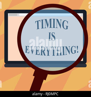 Signe texte montrant la synchronisation est tout. Photo conceptuelle lorsque le moment est venu, tout se mettra en place Loupe agrandissant Tablet Bla Banque D'Images
