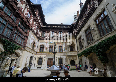 SInaia, Roumanie, 13 juillet 2018 : Visite du château de Peles Tourisme en Roumanie. Banque D'Images