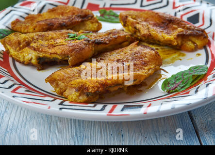 Meen Varathathu, Kerala, Kerala d'alevins de la cuisine de style traditionnel, un assortiment de plats, vue d'en haut. Banque D'Images