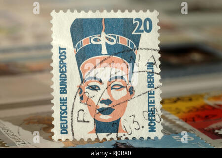 Timbre-poste de l'Allemagne. Edition sur les familles royales, spectacles Nefertiti buste, vers 1994 Banque D'Images