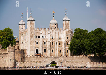 La Tour de Londres, officiellement le palais royal et forteresse de la Tour de Londres, et des joyaux de la couronne Banque D'Images