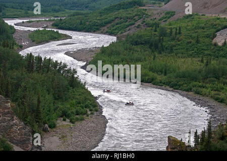 Rafting dans une rivière près de Denali, Alaska Banque D'Images