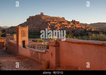 Kasbah Ait Ben Haddou près de Quarzazate dans les montagnes de l'Atlas du Maroc. Site du patrimoine mondial de l'Unesco depuis 1987. Maroc Banque D'Images