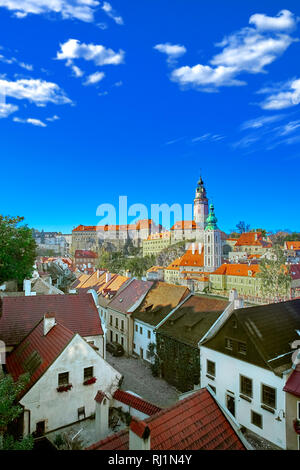 Vue aérienne sur le centre historique de la vieille ville de Krumlov Chesky dans la région de Bohême du sud de la République tchèque sur la rivière Vltava. UNESCO World Heritage Banque D'Images