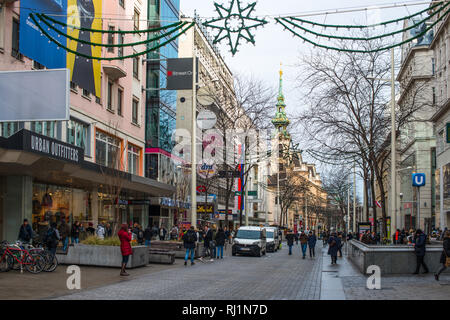 La rue commerçante Mariahilfer Strasse, Vienne, Autriche, Europe Banque D'Images