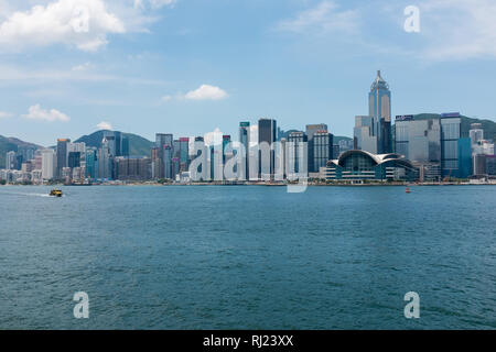 Voir l'île de Hong Kong de la Star Ferry Pier sur Tsim Sha Tsui, Hong Kong Banque D'Images
