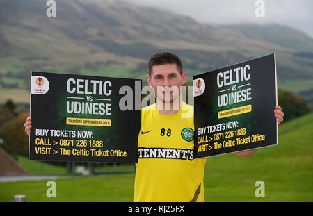 CELTIC GARY HOOPER attaquant du Celtic Gary Hooper fait la promotion de la prochaine Ligue Europa match à Lennoxtown. Lenny Warren / Warren Media 07860 830050 Banque D'Images