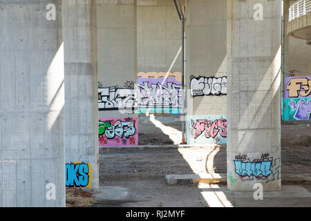 Le Graffiti sous le viaduc Banque D'Images