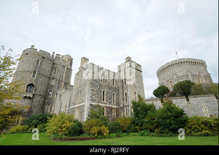 Tour ronde du château de Windsor, résidence royale à Windsor, Berkshire, Angleterre, Royaume-Uni. 25 octobre 2008 © Wojciech Strozyk / Alamy Stock Photo Banque D'Images