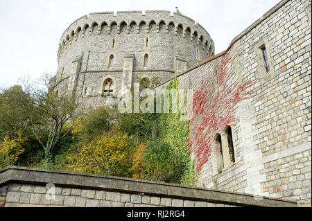 Tour ronde du château de Windsor, résidence royale à Windsor, Berkshire, Angleterre, Royaume-Uni. 25 octobre 2008 © Wojciech Strozyk / Alamy Stock Photo Banque D'Images