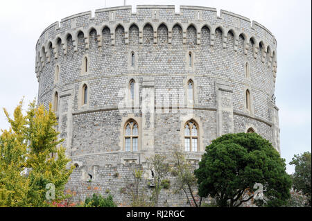 Tour ronde du château de Windsor, résidence royale à Windsor, Berkshire, Angleterre, Royaume-Uni. 25 octobre 2008 © Wojciech Strozyk / Alamy Stock Photo Banque D'Images