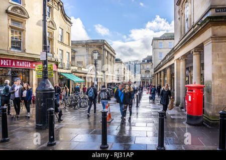 Rue de décrochage Décrochage piéton prises dans la cité Street, Bath, Somerset, Royaume-Uni le 4 février 2019 Banque D'Images