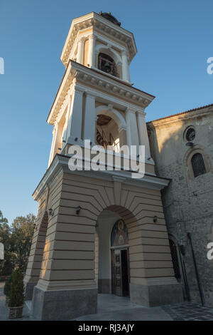 Clocher coloré à l'entrée à l'Assomption de la Sainte Vierge dans l'église de la vieille ville de Plovdiv, Bulgarie Banque D'Images