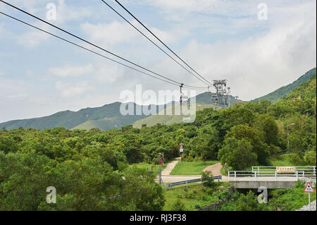 HONG KONG - 11 MAI 2012 : téléphérique Ngong Ping 360. Le Ngong Ping 360 est un projet touristique sur l'île de Lantau à Hong Kong. Banque D'Images