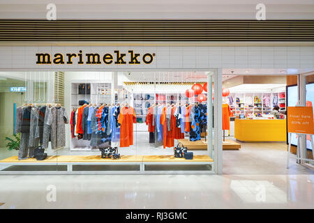 HONG KONG - le 26 janvier 2016 : vitrine de magasin Marimekko éléments au centre commercial. Marimekko est une entreprise finlandaise basée à Helsinki qui a fait Banque D'Images