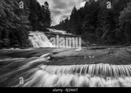 Chambre Falls, dans la forêt d'état de Dupont, Caroline du Nord. Banque D'Images