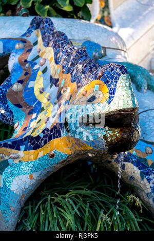 Parc Guell. Jardin avec des éléments architecturaux situé sur la colline d'el Carmel. Conçu par l'architecte catalan Antoni Gaudí ? Et construit en Banque D'Images