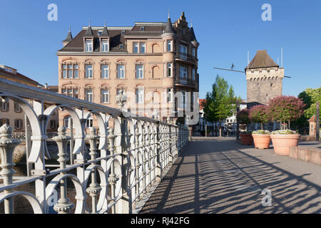 Blick über die den Schelztorturm Agnesbrücke auf, ESSLINGEN AM NECKAR, Bade-Wurtemberg, Allemagne Banque D'Images