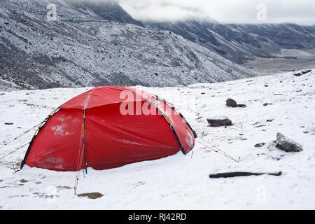 Bolivien, Cordillera Apolobamba, Zelt, Schnee, Banque D'Images