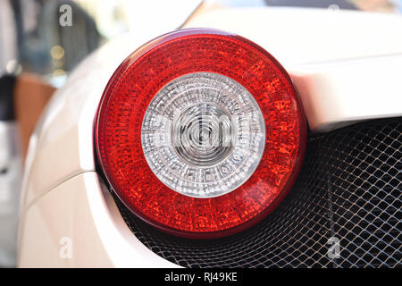 Hambourg, Allemagne - 14 juin 2016 : Feu d'une voiture de sport blanc Ferrari 458 Spider (depuis 2011). Ferrari est célèbre cher marque automobile voiture Banque D'Images