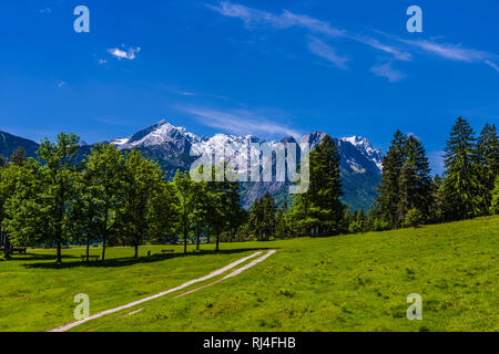 Deutschland, Bayern, Oberbayern, Werdenfelser Land, Zugspitzland, Wettersteingebirge, Garmisch-Partenkirchen, Zugspitzmassiv, Blick vom Kramerplateauw Banque D'Images