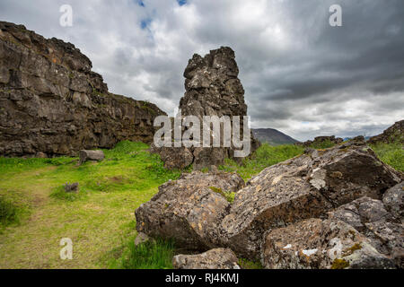 Le Parc National de Thingvellir, Islande, défaillance dans le paysage provoquée par la dérive entre le marché nord-américain et eurasien plaques tectoniques, crête de M Banque D'Images