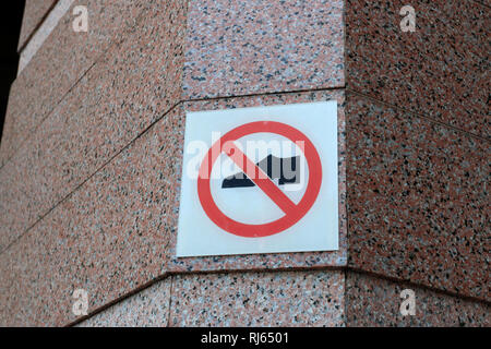Pas de chaussures admis sign on wall Banque D'Images