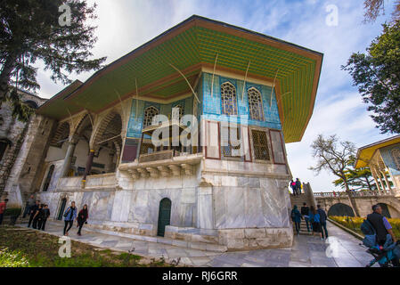 Belle décoration à l'intérieur du palais de Topkapi. L'intérieur étonnant au Ottoman style arabe. La cour de l'ancienne résidence des Sultans turcs - Istanbul Banque D'Images