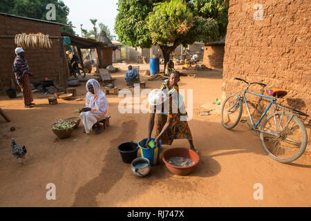 Village de Karfiguela, Banfora, région de Cascades, Burkina Faso, 6 décembre 2016; Sanata Kone, système judiciaire. Banque D'Images