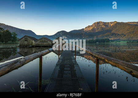 Deutschland, Bayern, Bayerische Alpen, Kochel am Kochelsee, Morgenstimmung mit Blick auf den Italia Banque D'Images