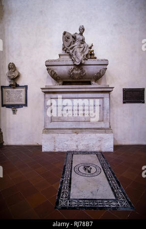 Tombe de Niccolò di Bernardo dei Machiavel à l'intérieur de la Basilique de la Sainte Croix, Basilica di Santa Croce Banque D'Images