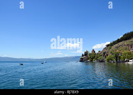 Église de Saint-Jean à Kaneo près de lac d'Ohrid. Ohrid, Macédoine. Banque D'Images
