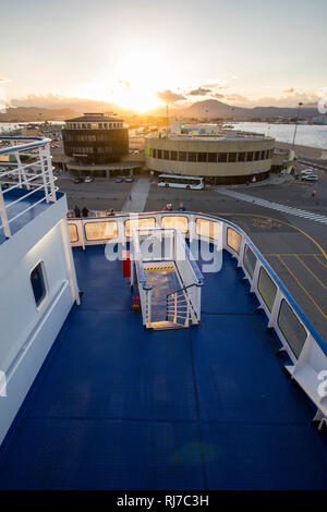 Sonnenaufgang auf der Fähre im Hafen von Olbia, Sardaigne, Italie Banque D'Images