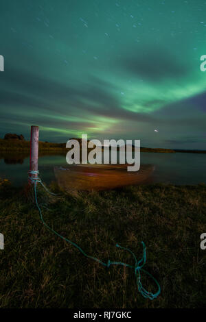 Northern Lights sur le lac Mývatn, en Islande Banque D'Images