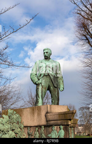 Viggo Hørup Politikeren 1841-1902 (le politicien Viggo Hørup 1841-1902), statue en bronze par J.F. Willumsen, 1908, jardins du château de Rosenborg, Copenhague Banque D'Images