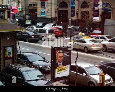 Kiev, Ukraine. Le 04 février, 2019. En Ukraine, la campagne présidentielle a commencé, des dizaines de candidats ont annoncé leur intention de se présenter aux élections. La photo prise dans le Kiev décrit le chef du parti politique 'amopomich» (Self Help) Andriy Sadovy. En tant que maire d'une des plus grandes villes dans le pays de Lviv, il est connu pour son échec des politiques dans la lutte contre les ordures ménagères. Crédit : Igor Golovnov/Alamy Live News Banque D'Images