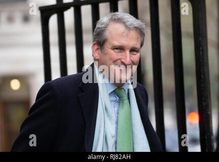 Londres, Royaume-Uni. 05 févr., 2019. Damian Hinds, Secrétaire d'Etat à l'éducation, arrive pour la réunion du Cabinet. Credit : Tommy Londres/Alamy Live News Banque D'Images