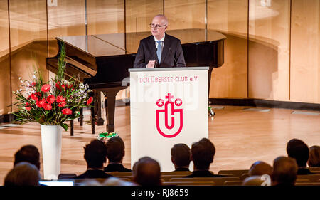 Hambourg, Allemagne. 05 févr., 2019. Peter Tschentscher (SPD), premier maire de Hambourg, traite de l'Übersee-Club sur le thème "Hamburg - la ville de l'avenir - possibilités de progrès technologique". Axel Heimken Crédit :/dpa/Alamy Live News Banque D'Images