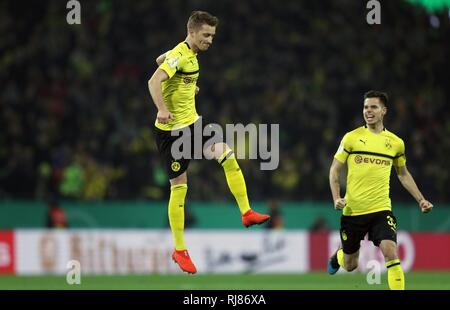 Dortmund, Allemagne. 05 Feb, 2019. firo : Football, saison 2018/2019 DFB, tasse, BVB Borussia Dortmund - Werder Brême jubilation sur son objectif à 1 : 1 coup franc par MArco Reus avec Julian Weigl | utilisée dans le monde entier : dpa Crédit/Alamy Live News Banque D'Images