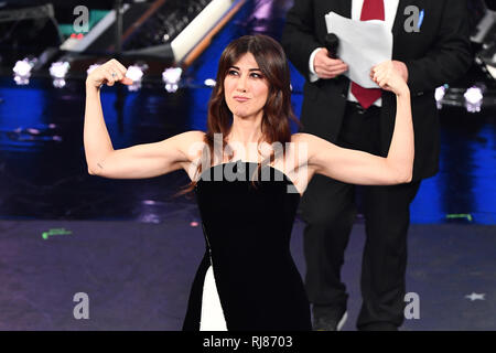 Foto Gian Mattia D'Alberto/LaPresse 05 febbraio 2019 San Remo, Italia Spettacolo Festival di Sanremo 2019, prima serata Nella foto : Virginia Raffaele Photo Gian Mattia D'Alberto/LaPresse Février 05th, 2019 San Remo, Italie Entertainment festival de Sanremo 2019, première soirée dans la photo : Virginia Raffaele Banque D'Images