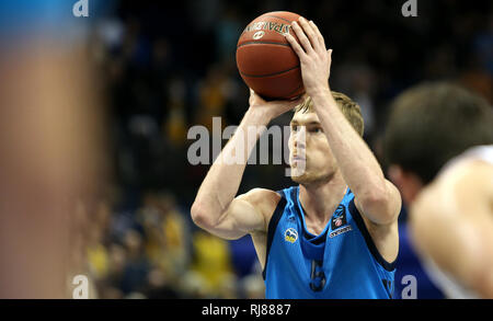Berlin, Allemagne. 05 févr., 2019. Basket-ball : Eurocup, Alba Berlin - Partizan Belgrade, ronde intermédiaire, groupe E, 6ème journée. Albas Niels Giffey est prêt pour le coup franc. Crédit : Andreas Gora/dpa/Alamy Live News Banque D'Images