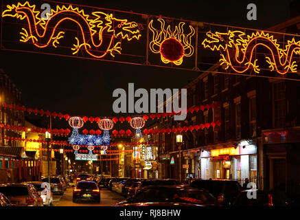Liverpool, Royaume-Uni. 5 Février, 2019. Lanternes chinoises et feux colorés Nelson Street dans le quartier chinois de Liverpool pour le Nouvel An chinois. Credit : Pak Hung Chan/Alamy Live News Banque D'Images