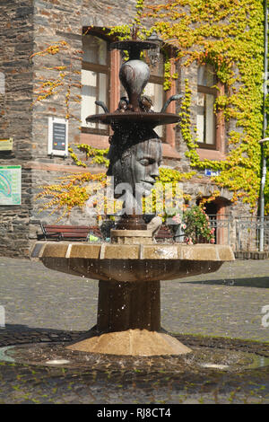 Karlsbader Platz, Brunnen in der Altstadt von Bernkastel, Bernkastel-Kues, Rheinland-Pfalz, Deutschland Banque D'Images