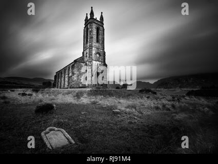 Une église abandonnée dans la Posion Geln, Co Donegal, Irlande Banque D'Images