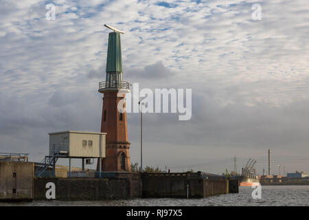 Le Radar et le phare sur l'Elbe à Hambourg Banque D'Images